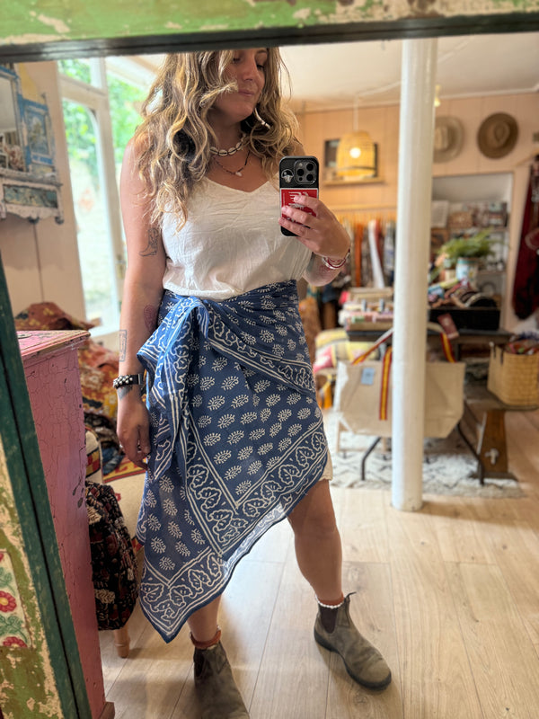 Beach Coverup Sarong Pareo - Indigo White Paisley