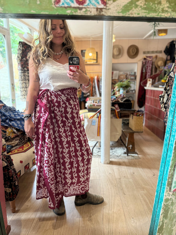 Beach Coverup Sarong Pareo - Maroon White Motifs